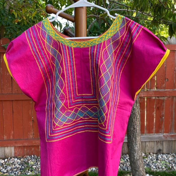 HUIPILES, MEXICAN BLOUSES - Picture 5 of 5